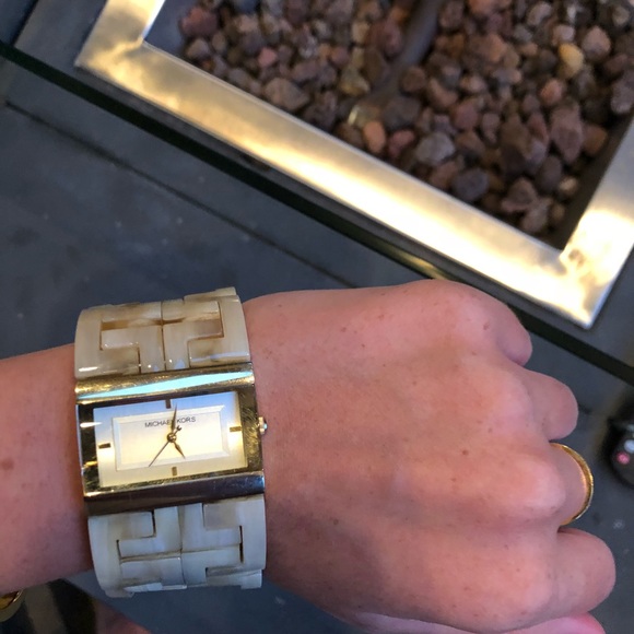 Micheal Kors watch - Picture 2 of 3